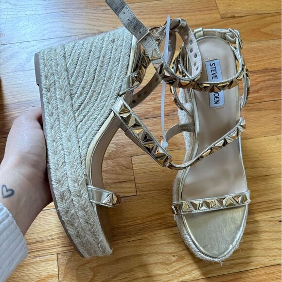 Steve Madden Gold Wedges - Picture 5 of 10